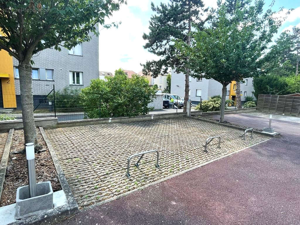 3 places de parking - photo 2