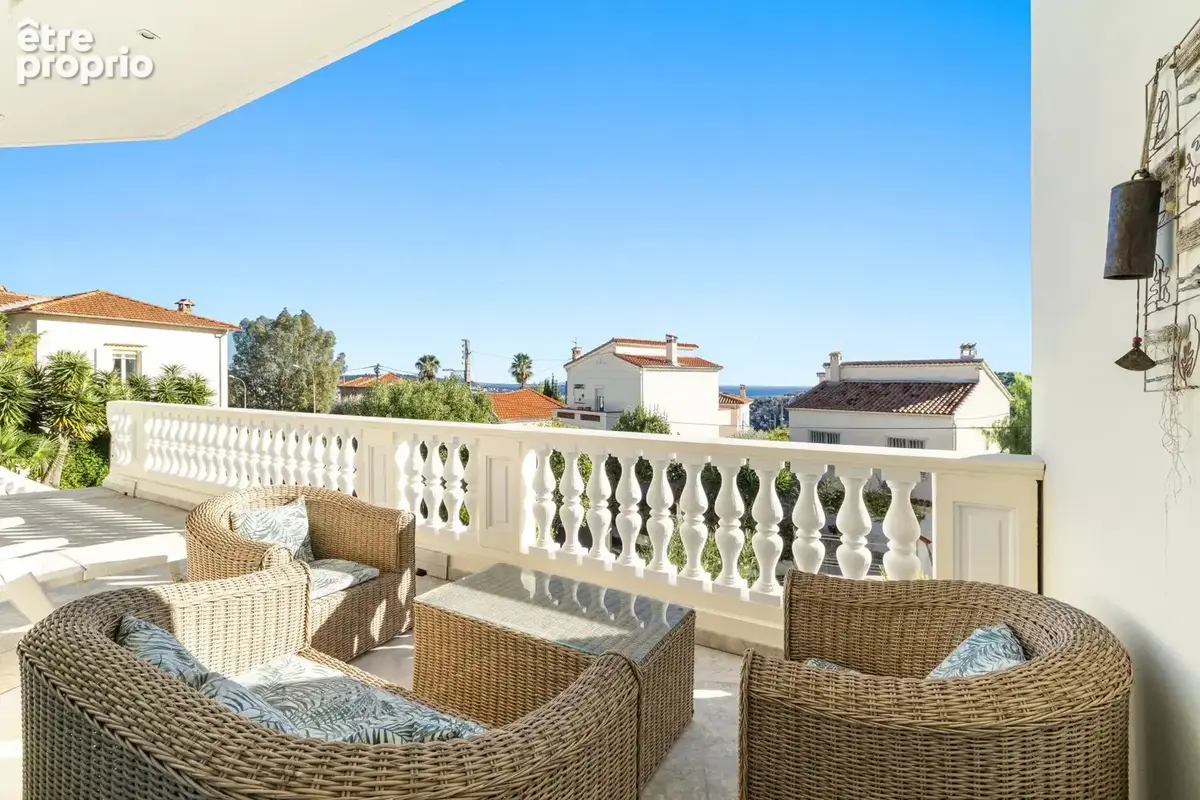 Nice Nord - Collines Saint-Sylvestre - Villa contemporaine 240m2 - jardin - photo 4