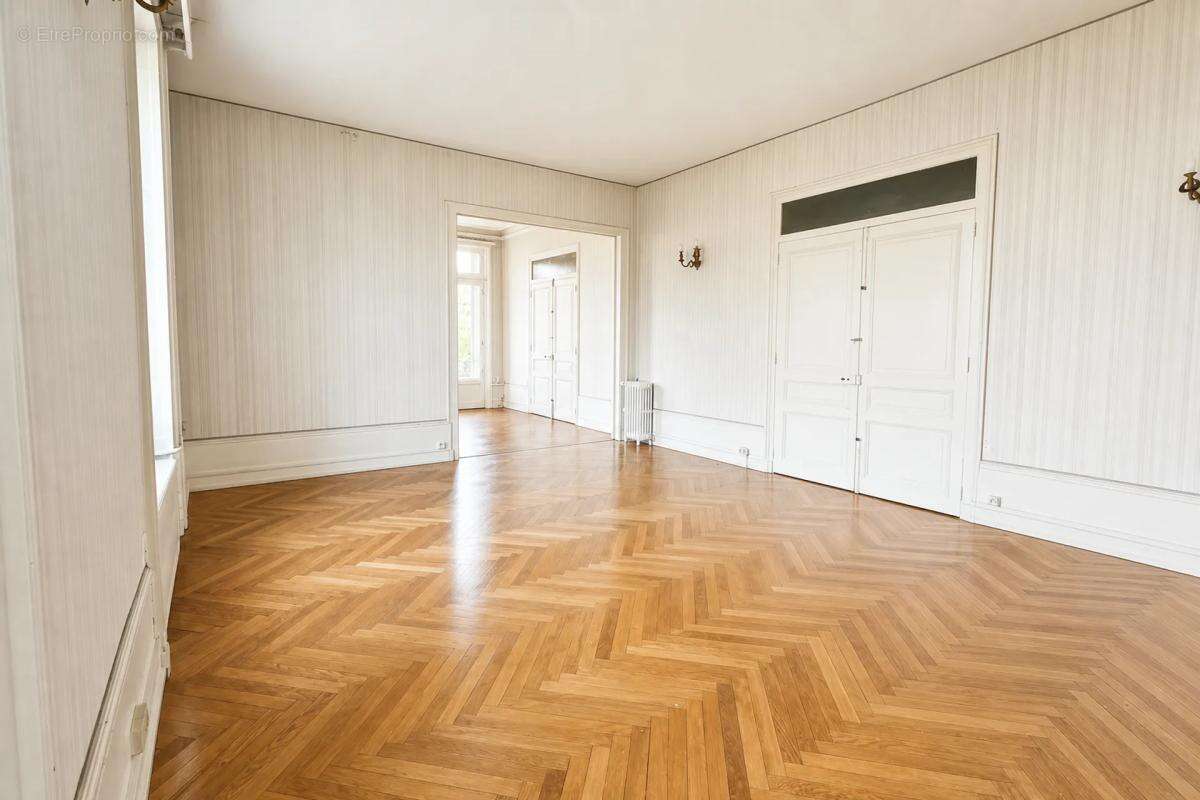 Château de 316 m² à Seyssel, charme d'époque - photo 6