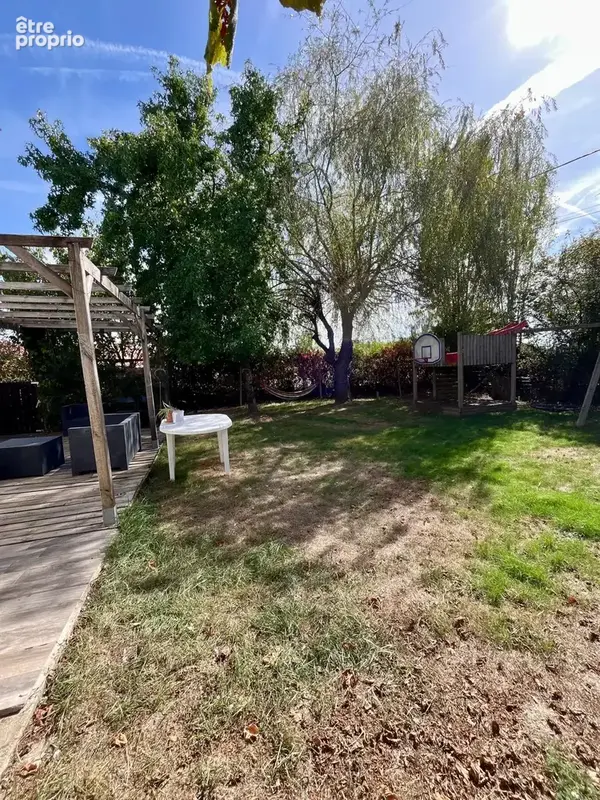 À découvrir : maison 5 pièces avec de beaux espaces extérieurs ! - photo 18
