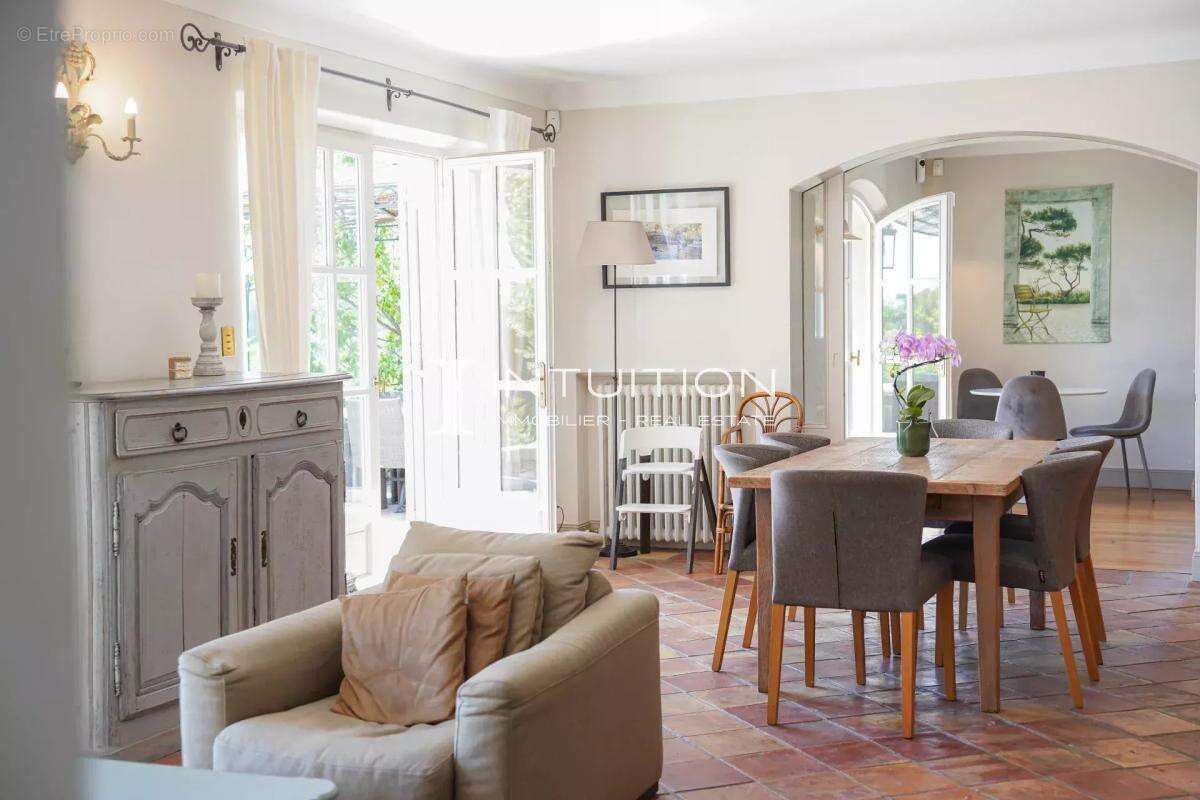 Mougins - Les Colles : Propriété de prestige avec vue panoramique sur le village - photo 14