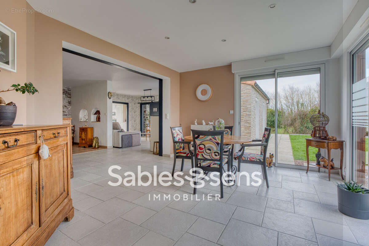 Maison à BEAULIEU-SOUS-LA-ROCHE