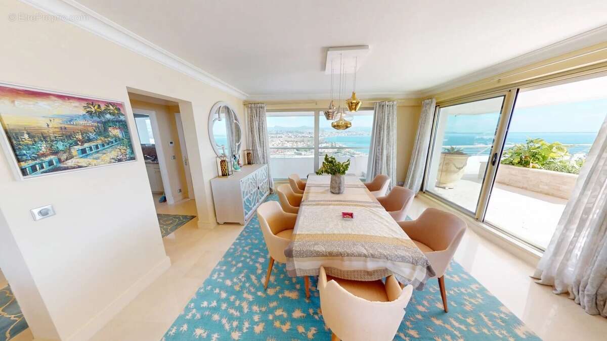 Appartement à VILLENEUVE-LOUBET