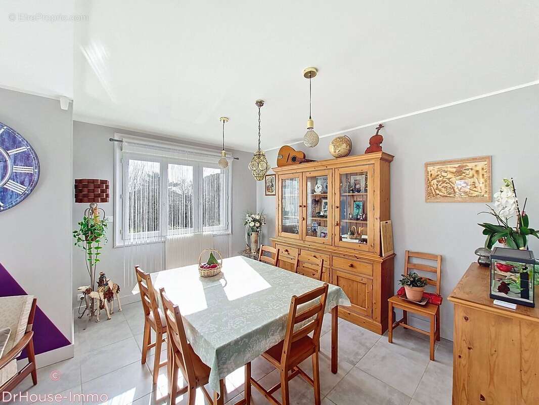 Maison 150 m² à Chauray  - photo 10