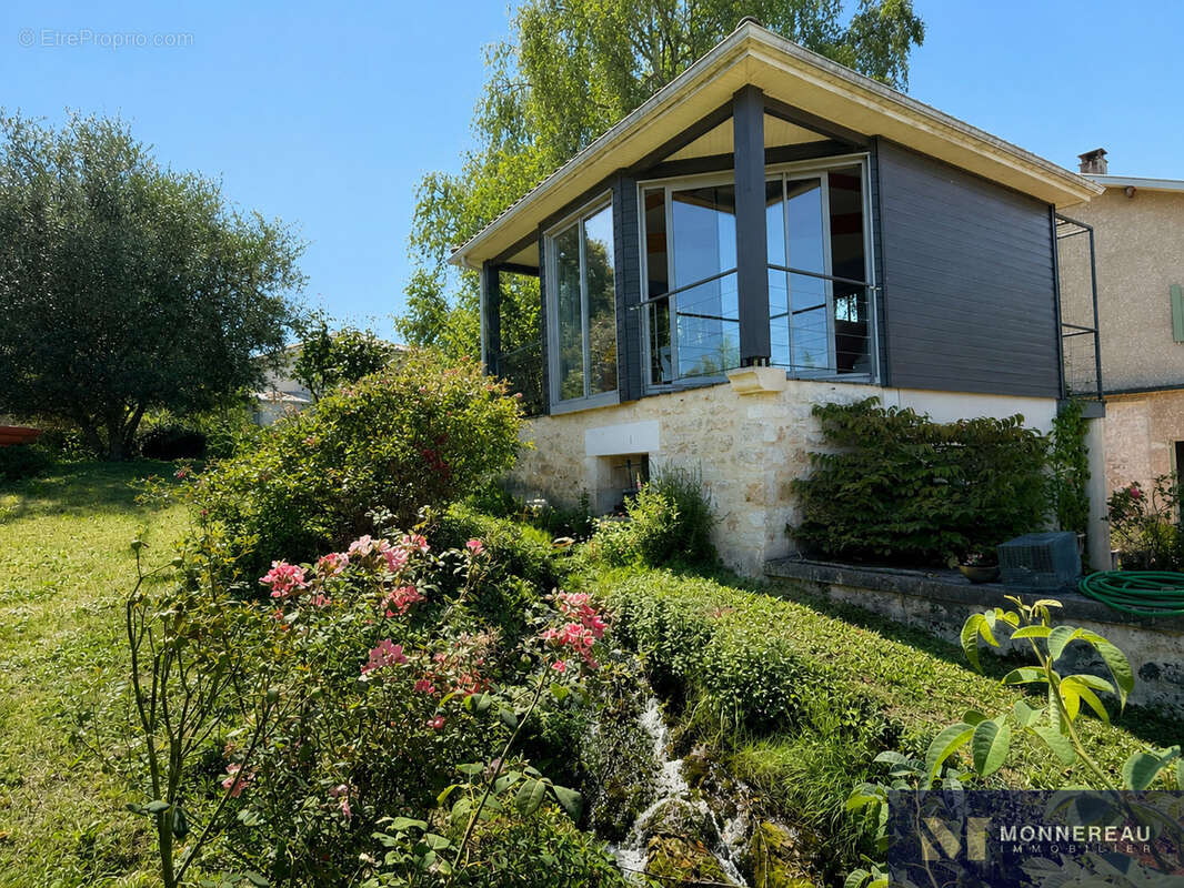 Propriete avec etang et 1 hectare de terrain - photo 6
