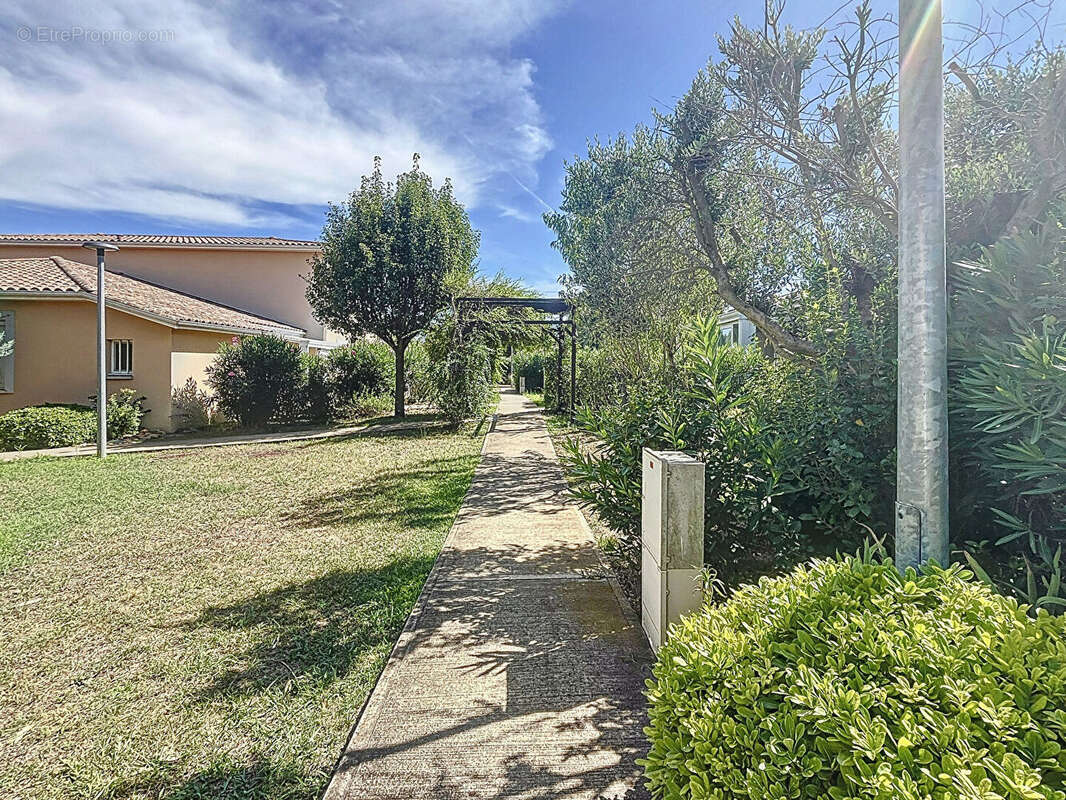 Maison à JONQUIERES-SAINT-VINCENT