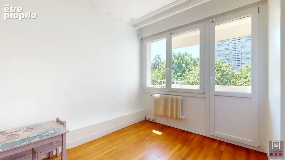 GRATTE CIEL / FLACHET - T4 rénové de 84 m2 traversant avec 3 balcons - photo 10