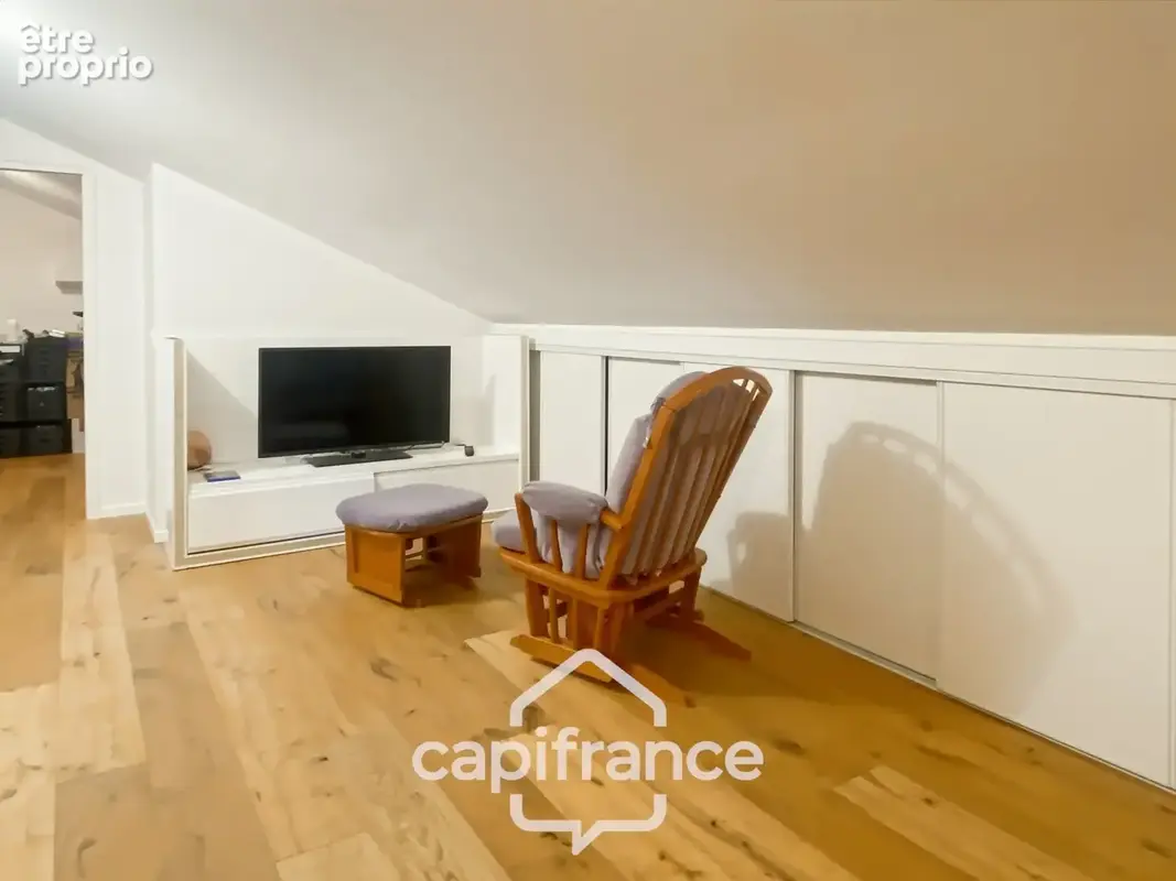 Maison à vendre 8 pièces CARQUEIRANNE (83) - Quartier Canebas - 6 chambres - 220 m2 habitable - Piscine - photo 19