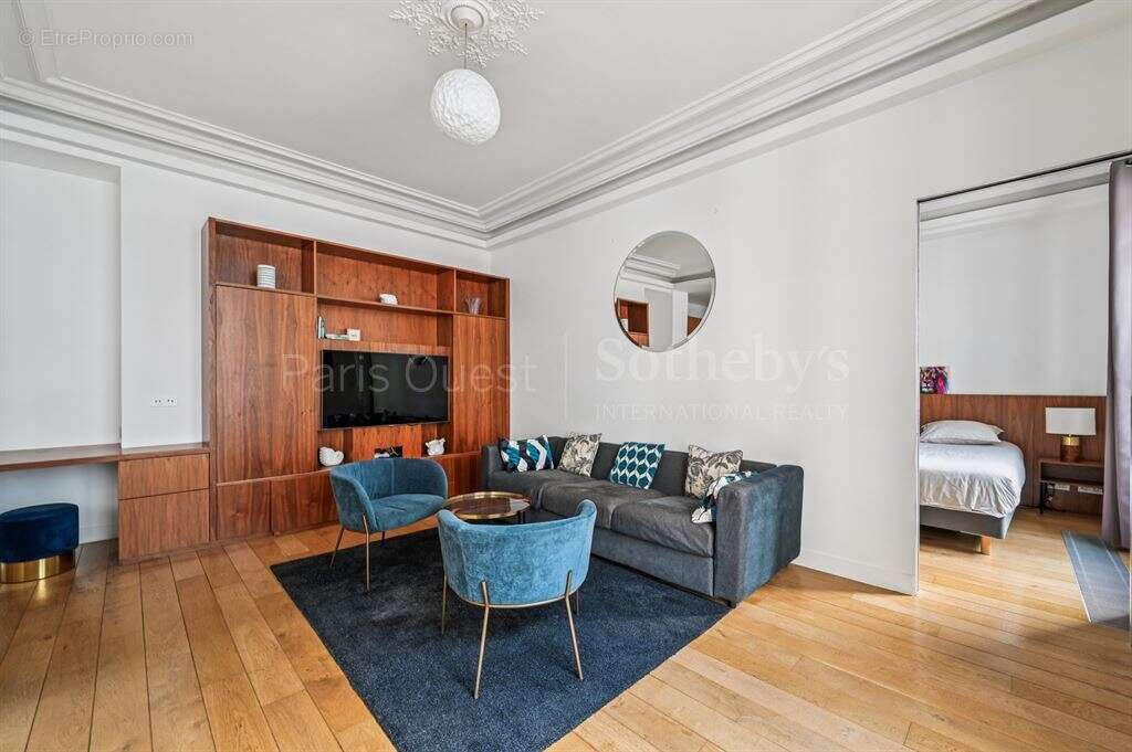 Appartement à PARIS-8E