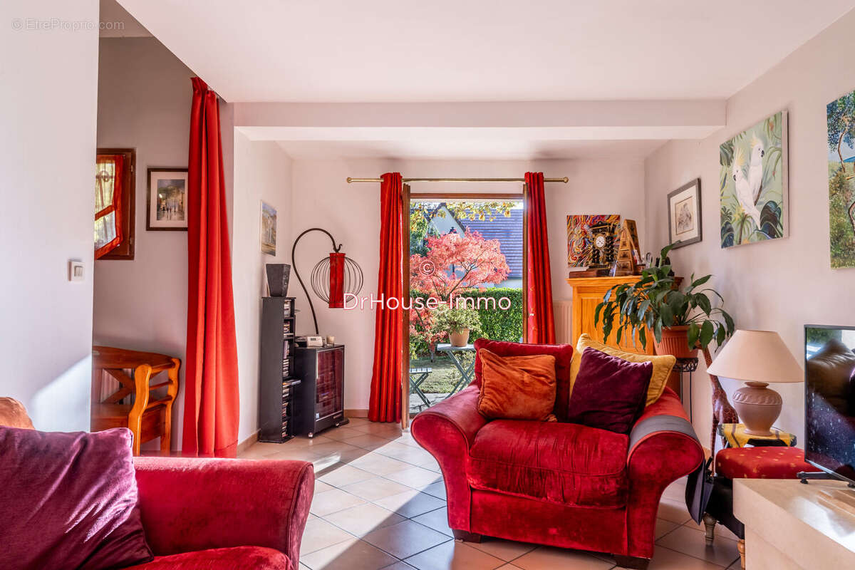 Maison à DAMPIERRE-EN-YVELINES