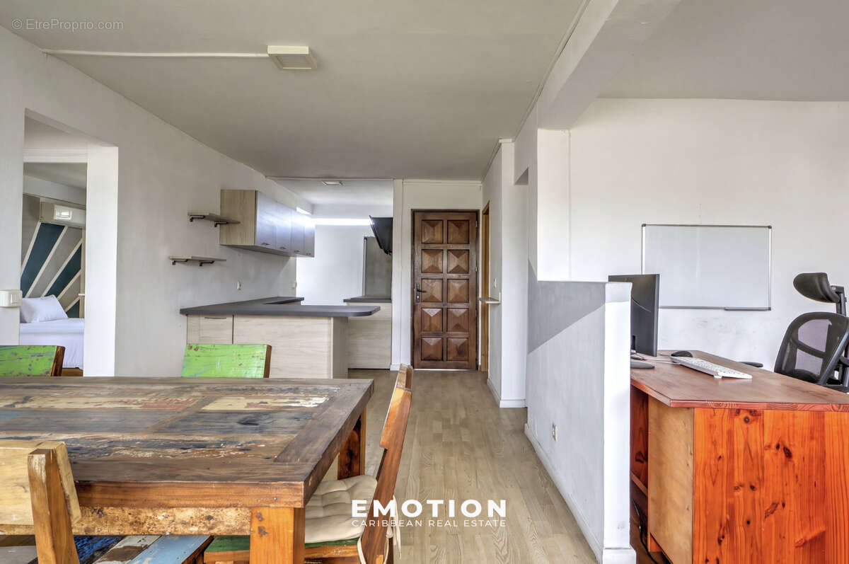 Appartement T3   64 m2 + terrasse Les Abymes - photo 4
