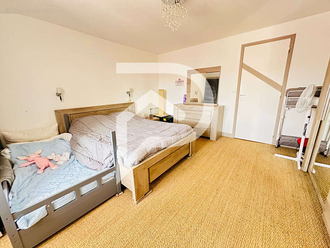 Maison à MANDRES-LA-COTE