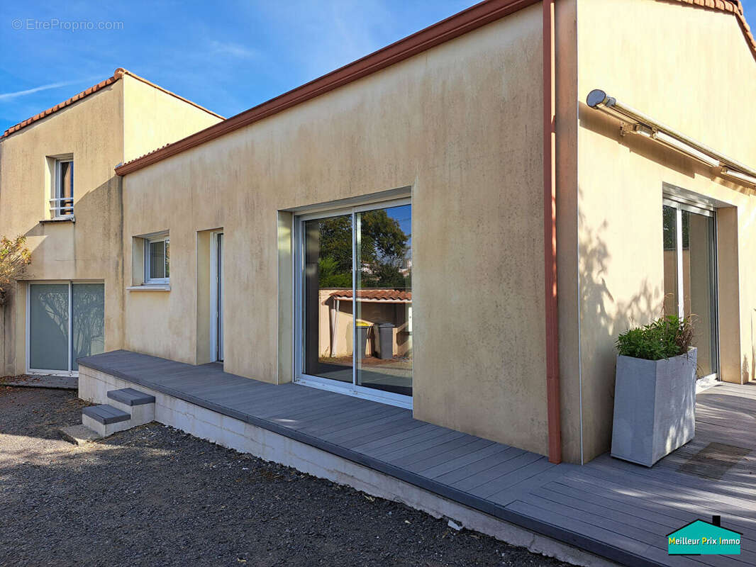 Maison plein bourg saint philbert de grand lieu 157 m² - photo 4