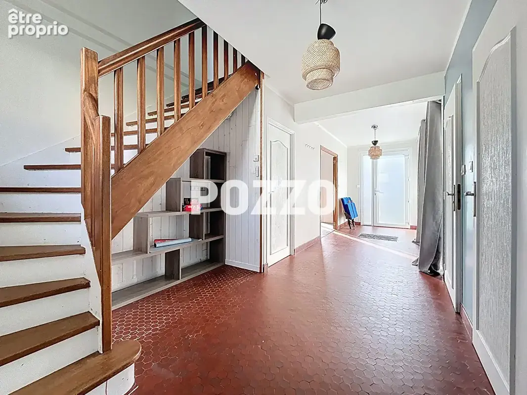 A vendre. saint-lô. beaux volumes avec vie de plain-pied. jardin de 600m² env. - photo 3