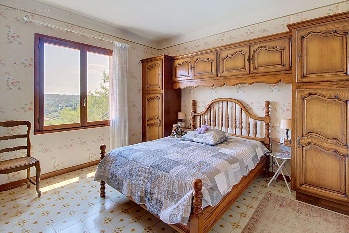 À vendre en exclusivité - lorgues - maison à fort potentiel de 83m²  avec une vue dominante et très grand garage 65m² - photo 6
