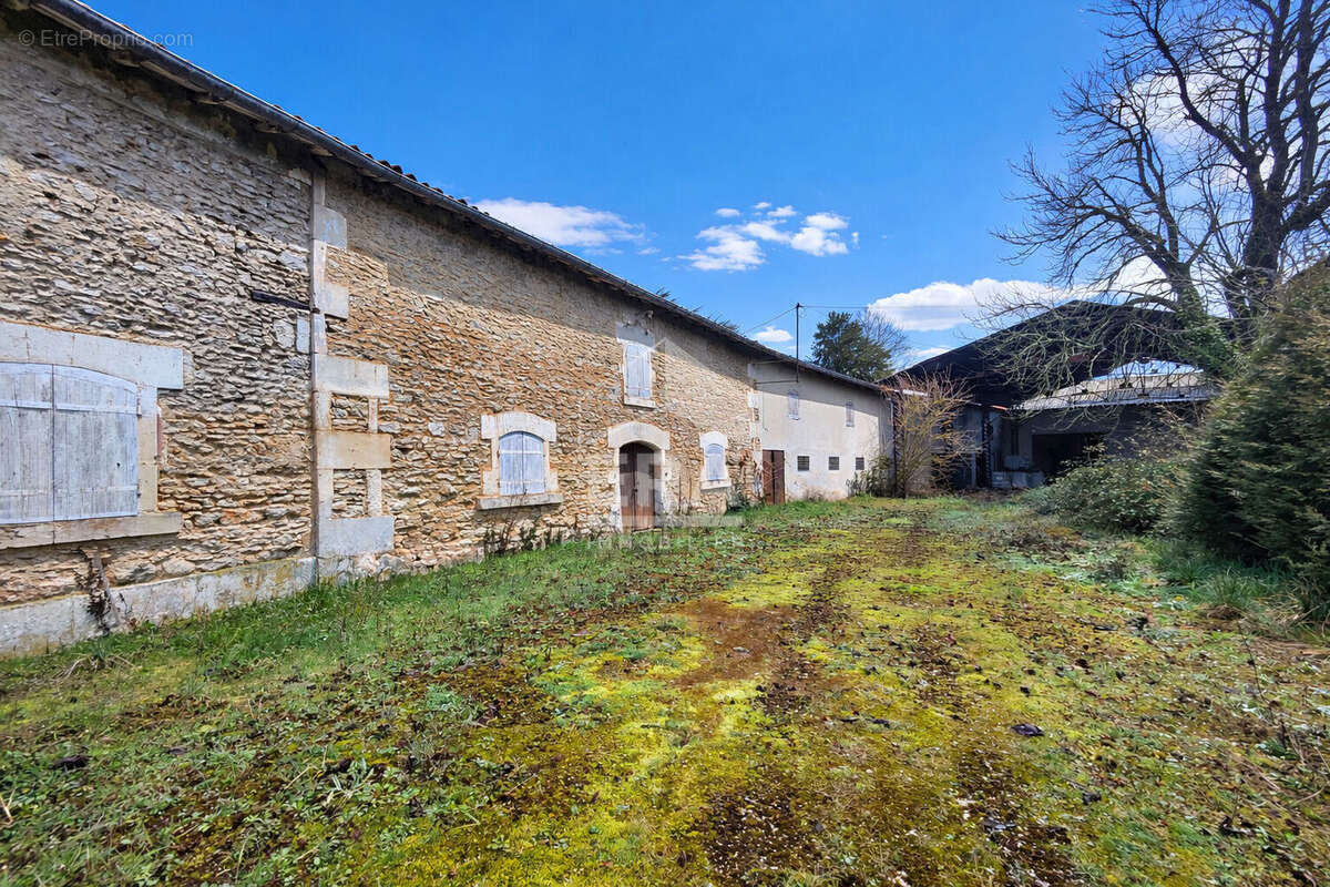 Maison à JAVREZAC