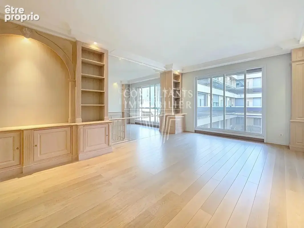 Appartement à PARIS-8E