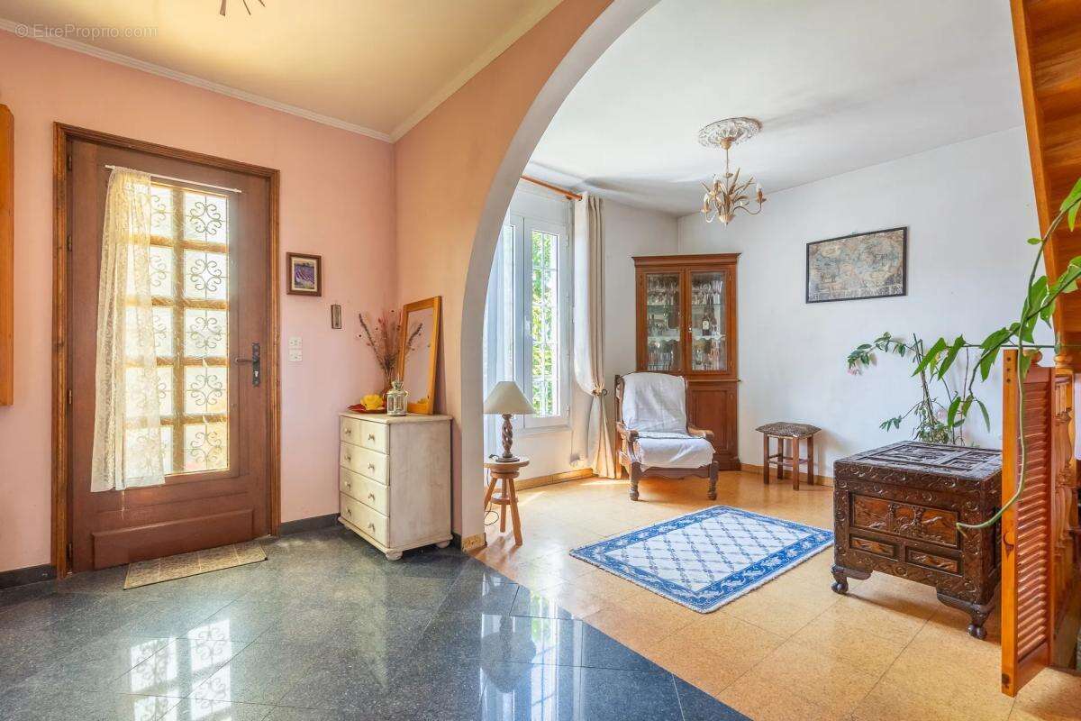 Maison de 5 pièces de 134 m² à Drancy - photo 2