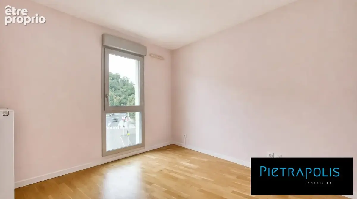 Appartement 76 m² à Givors  - photo 9