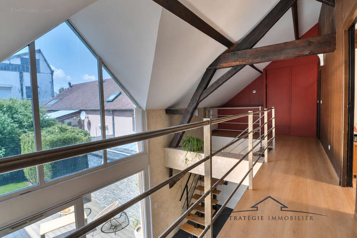 Loft 136 m² avec garage, terrasse et jardinet - photo 9