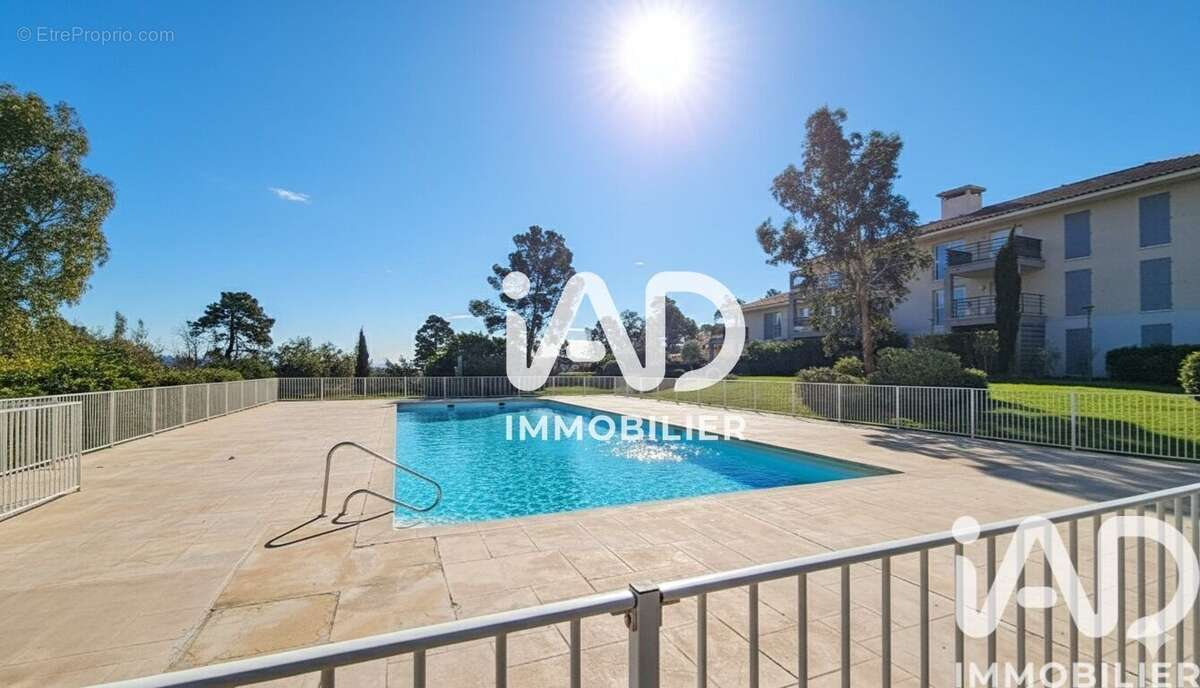 Photo 4 - Appartement à ROQUEBRUNE-SUR-ARGENS