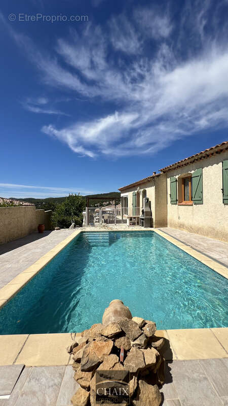 Maison à CEYRESTE