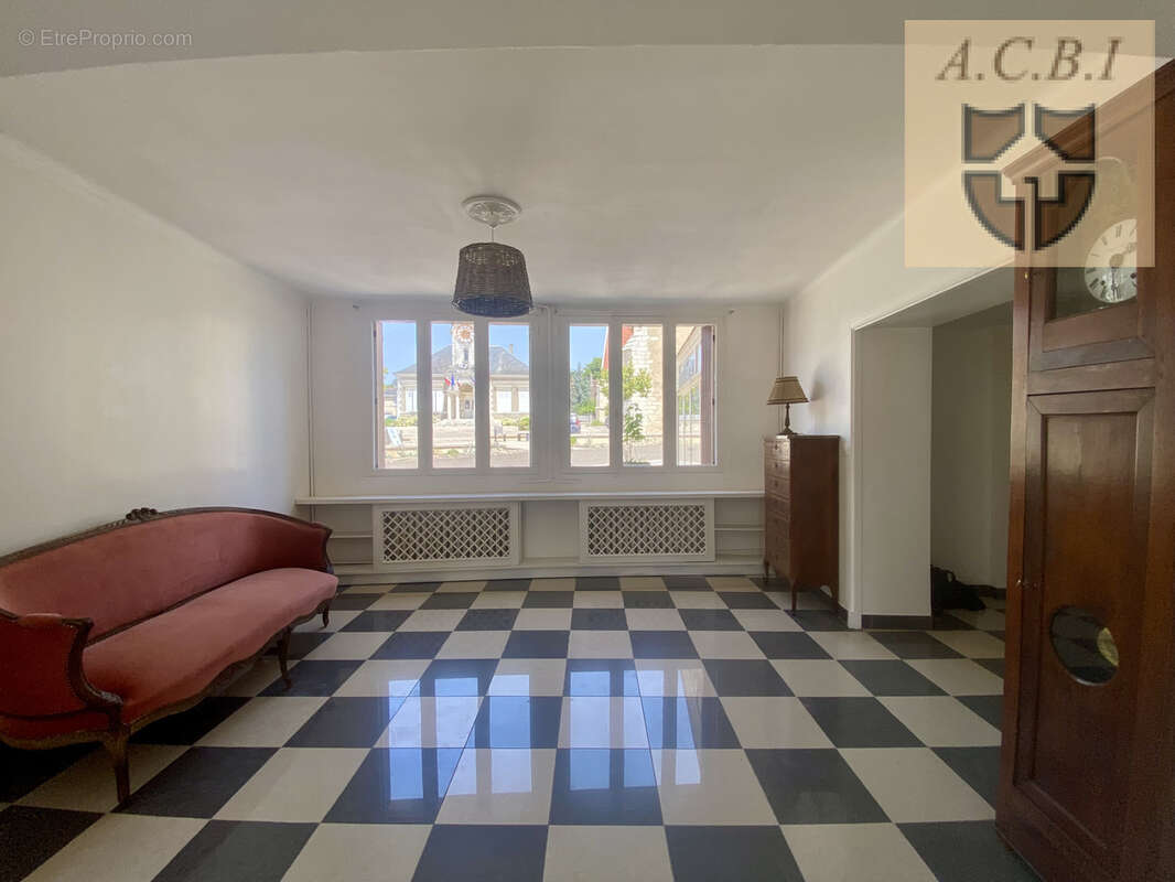 Ensemble immobilier avec maison d'habitation et local commercial attenant - photo 8