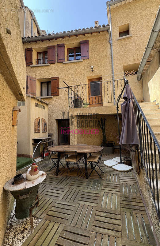 Cour - Maison à BEAUMES-DE-VENISE