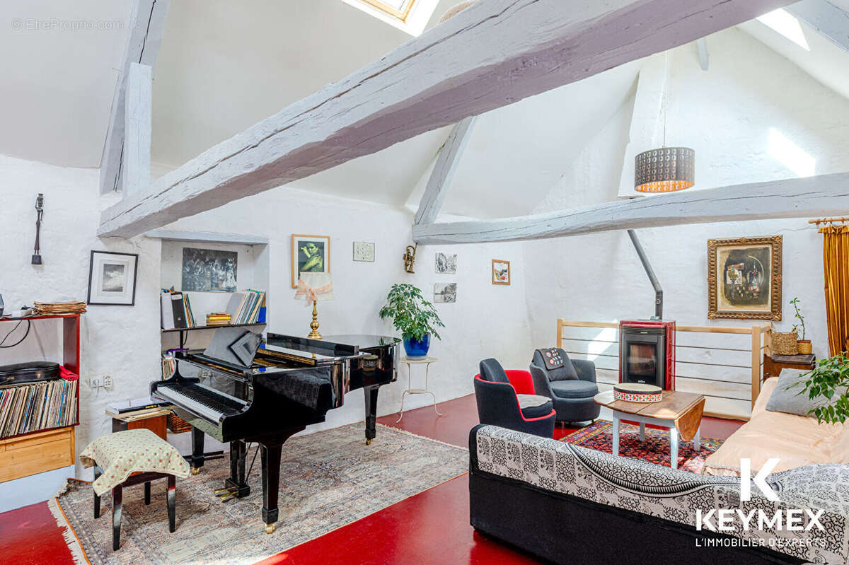 Appartement de caractère de 263 m² - Esprit loft -Sans copropriété - Cergy Village - photo 3