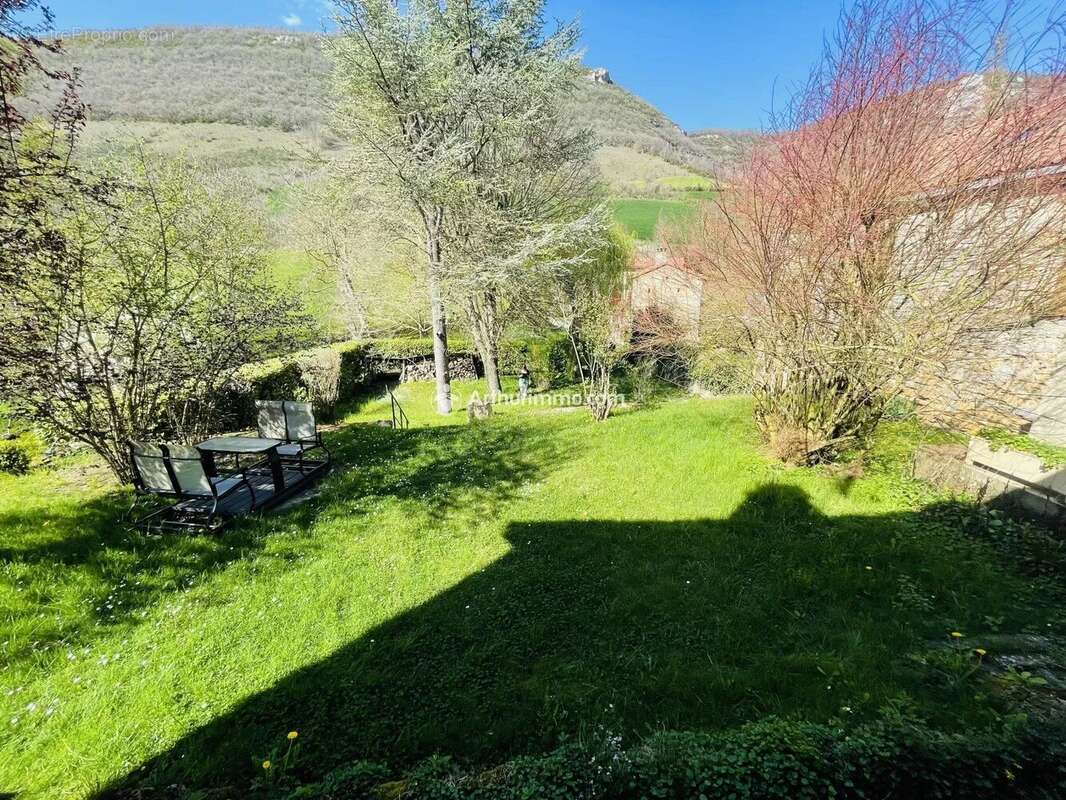 Maison à SAINT-GEORGES-DE-LUZENCON