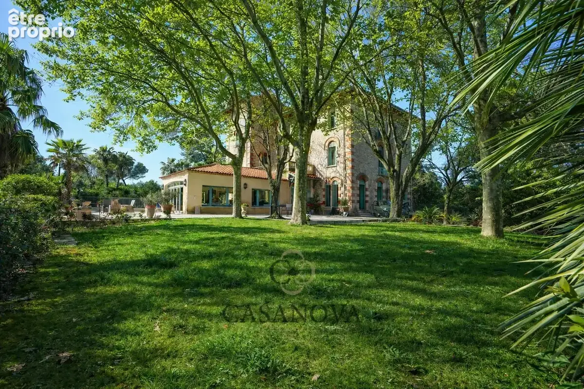 Manoir de caractère du XIXe siècle  721 m² habitables  Domaine de 19 700 m² avec dépendances - SAINT  CLEMENT DE RIVIERE - Aux - photo 16
