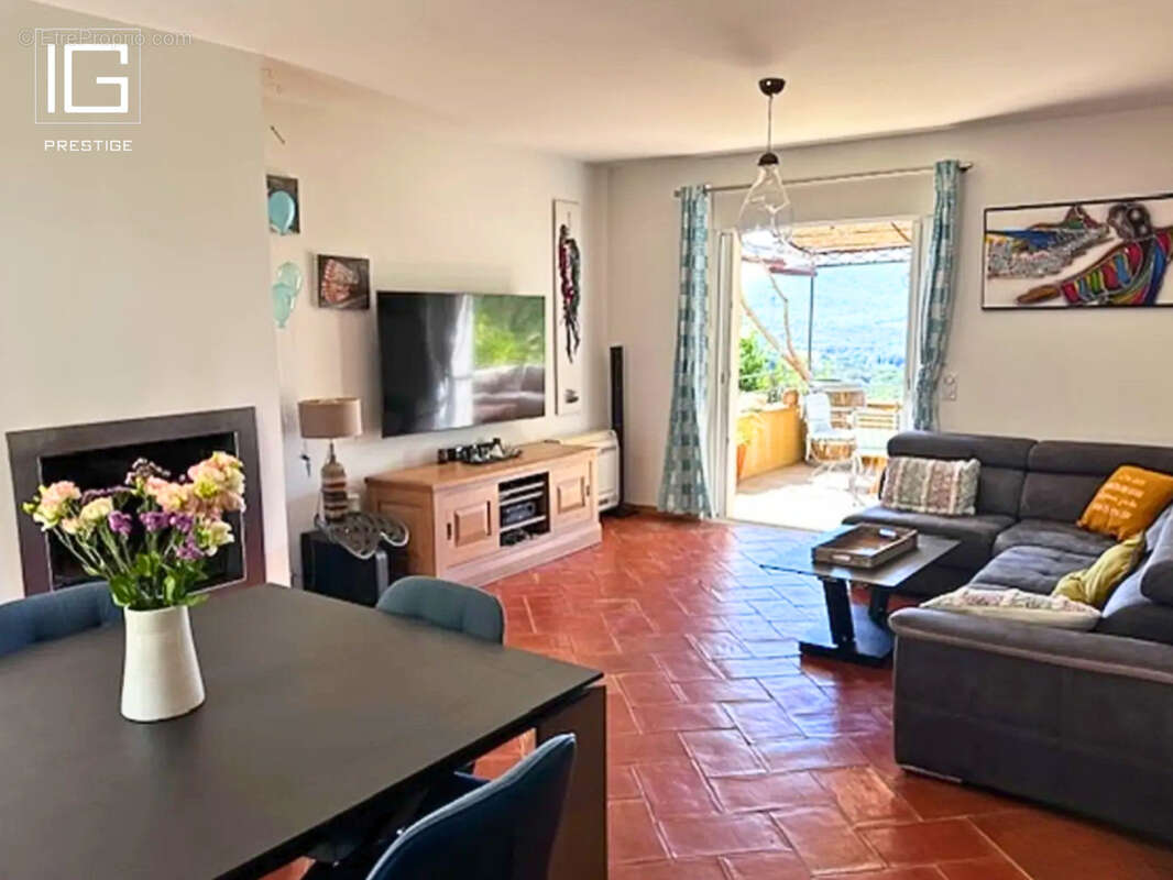 Maison à PLAN-DE-LA-TOUR