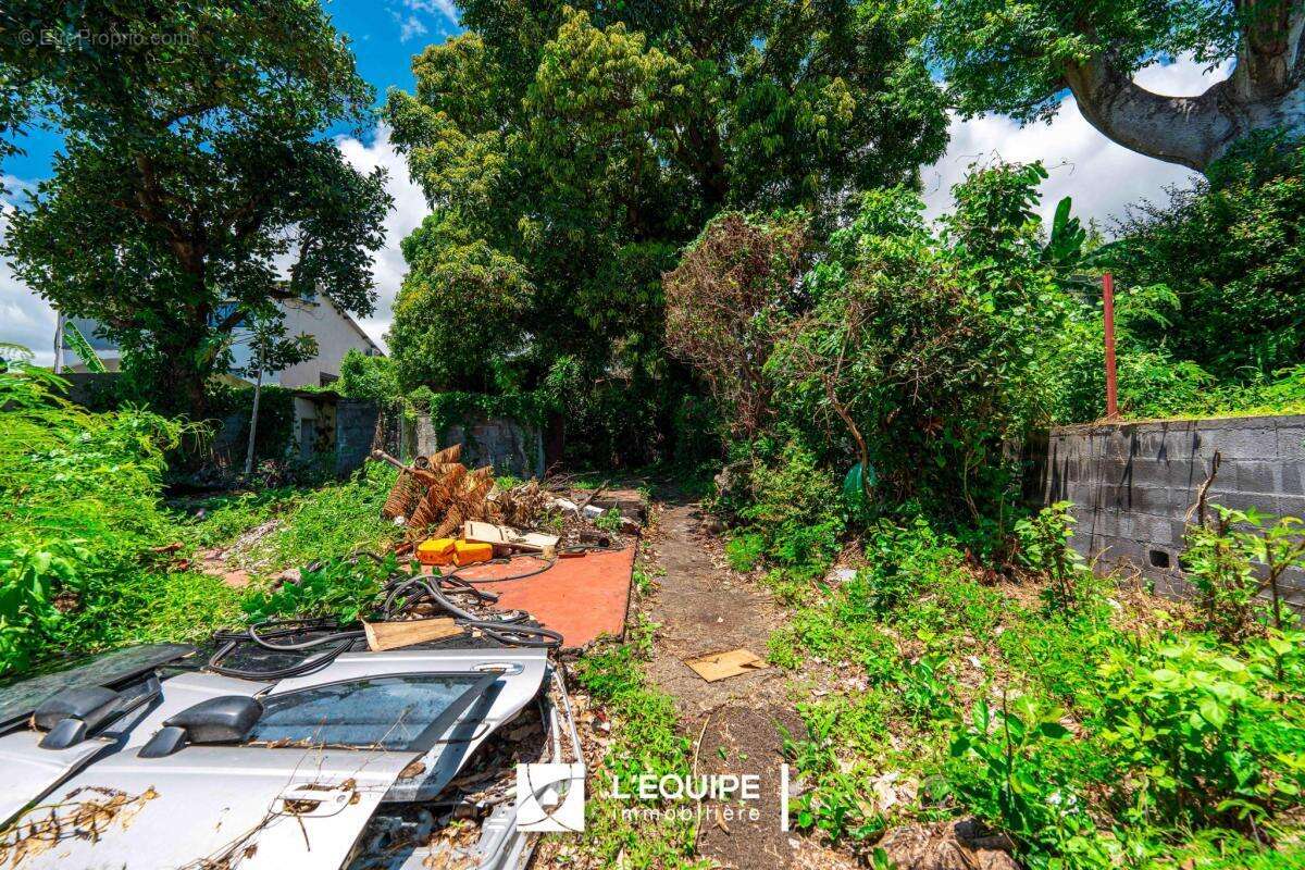 Terrain à SAINTE-MARIE