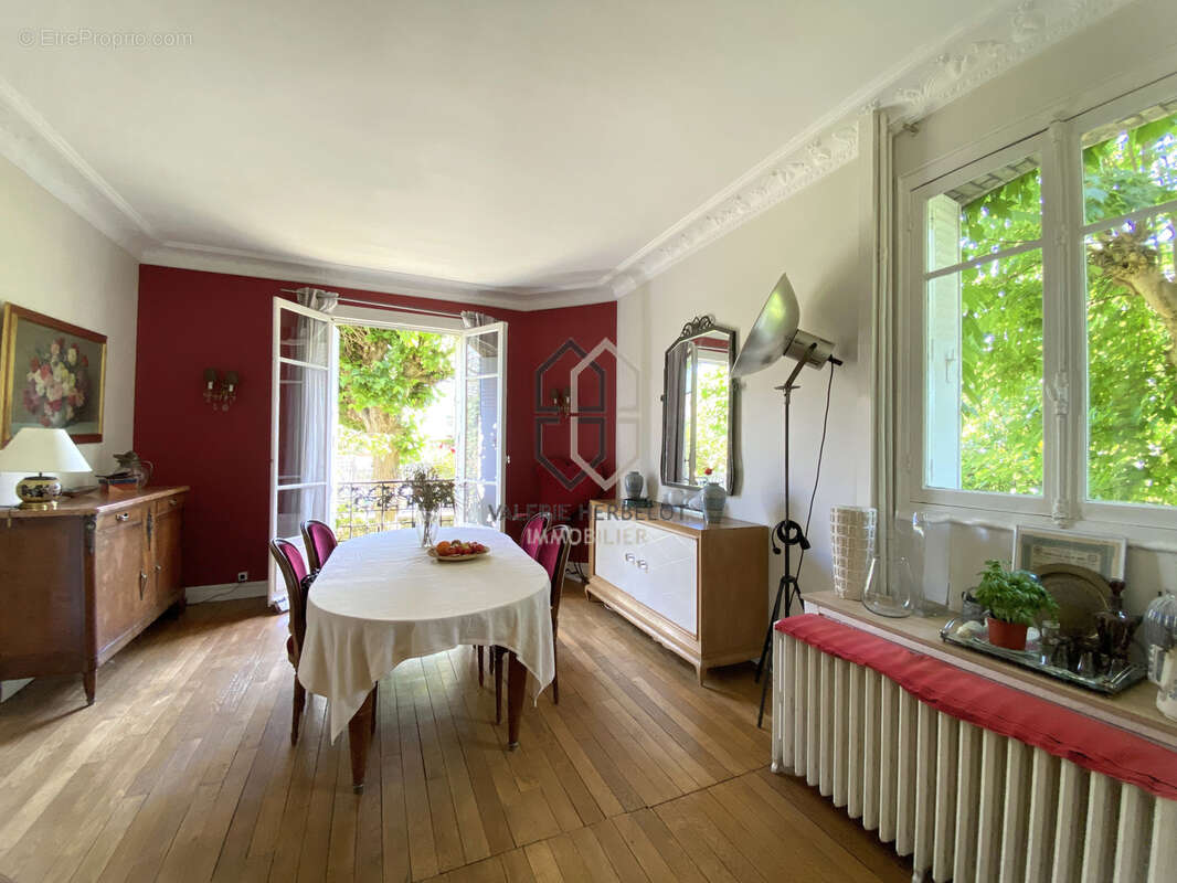 Maison à CHENNEVIERES-SUR-MARNE