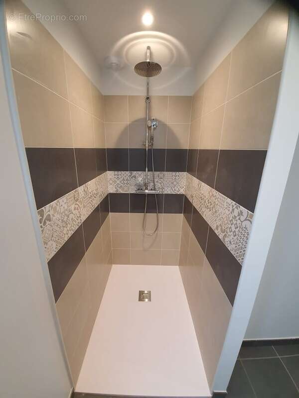 Maison à NEGREPELISSE