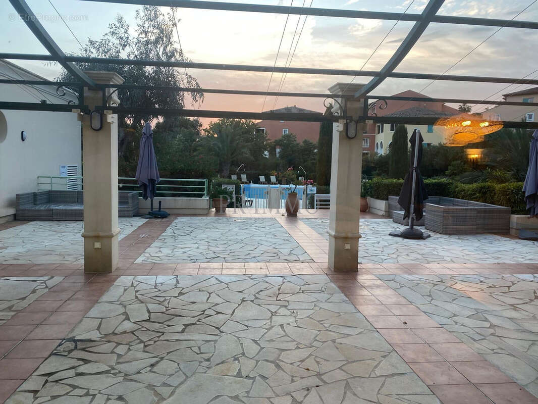 Commerce à ROQUEBRUNE-SUR-ARGENS