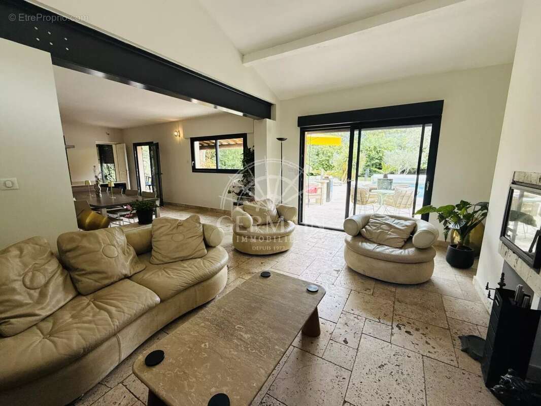 Maison à L'ISLE-SUR-LA-SORGUE