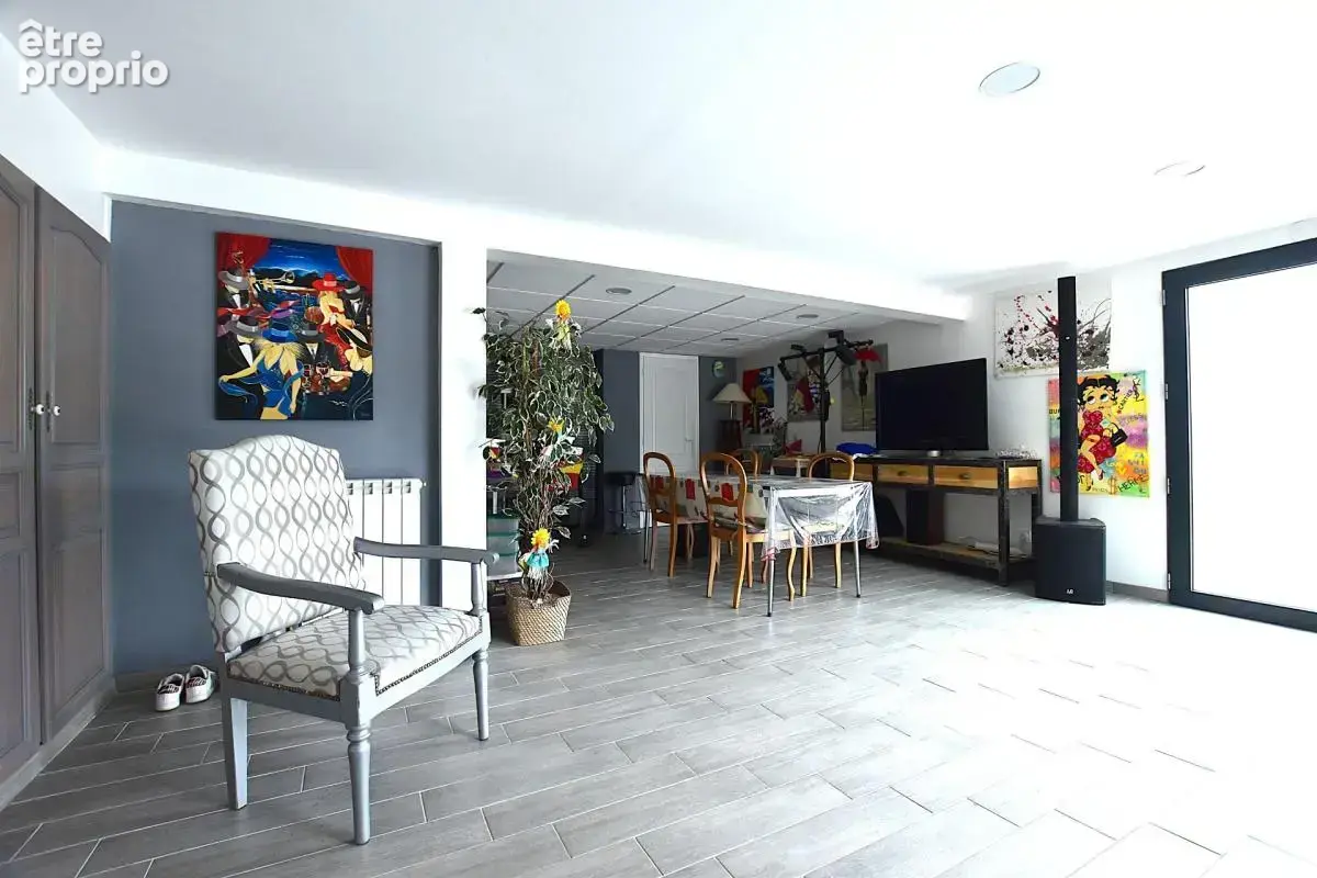 Saint-Ferréol-d’Auroure   201 m² habitables   Terrain paysager 1 950 m²   Piscine chauffée - photo 12