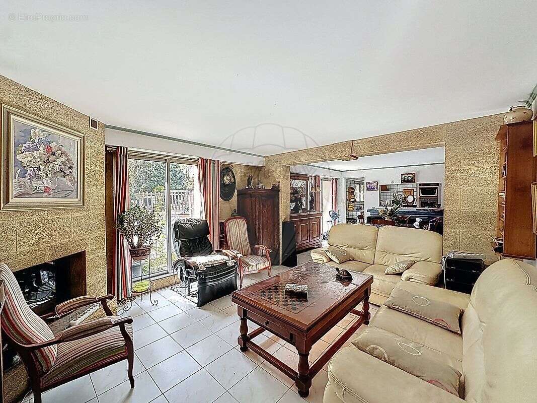 Maison à SAINTE-ANASTASIE