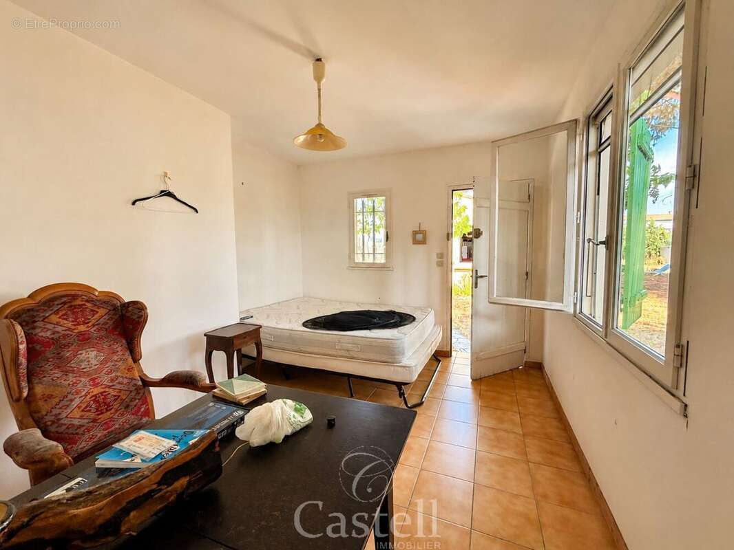 *** villa t4 de plain pied + villa t2 sur parcelle de plus de 1000 m² *** - photo 12