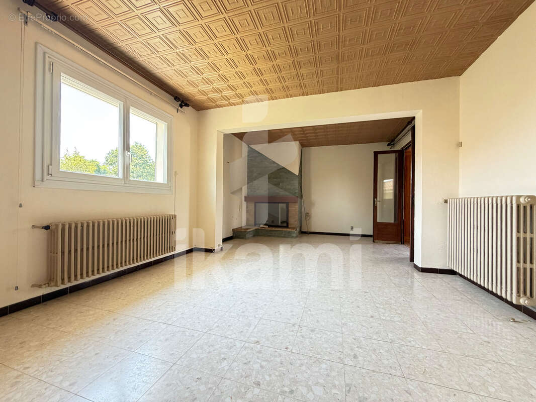 Maison à SALLES