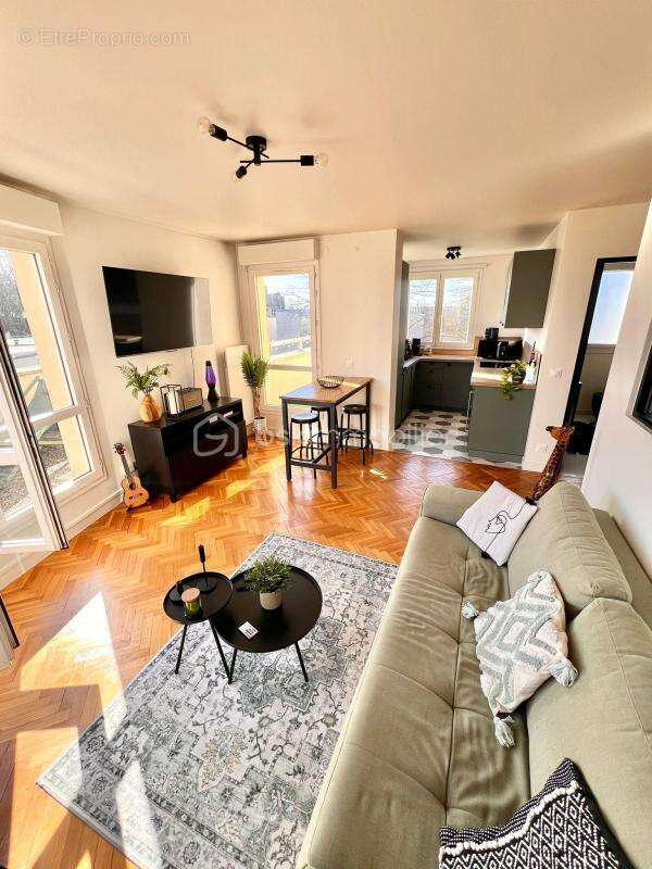 Appartement à FRESNES