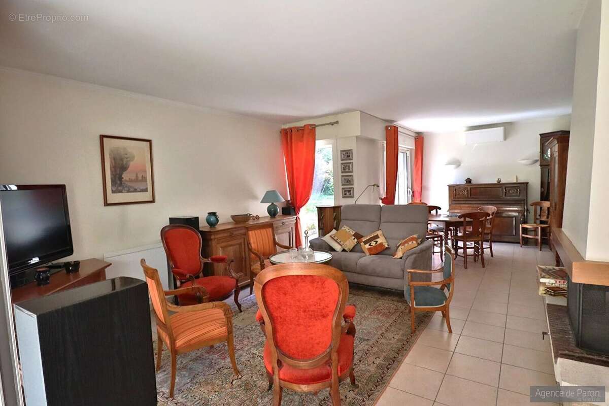 Maison à VERRIERES-LE-BUISSON