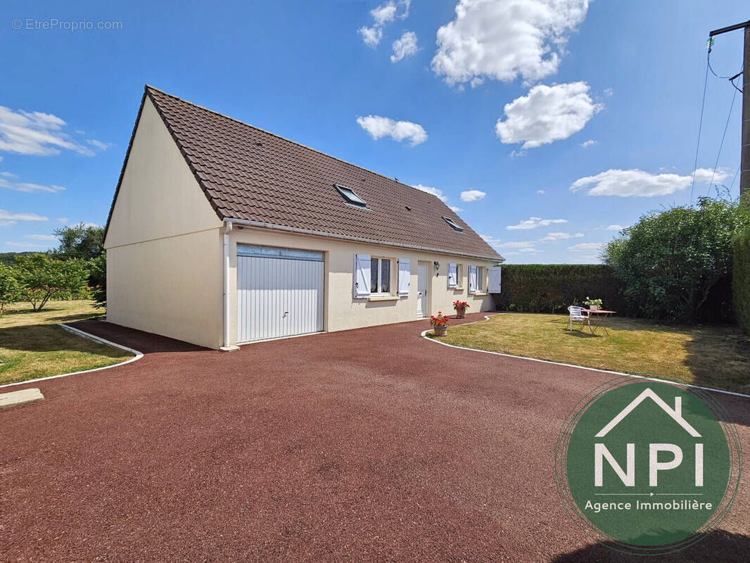 Maison à LES ECRENNES