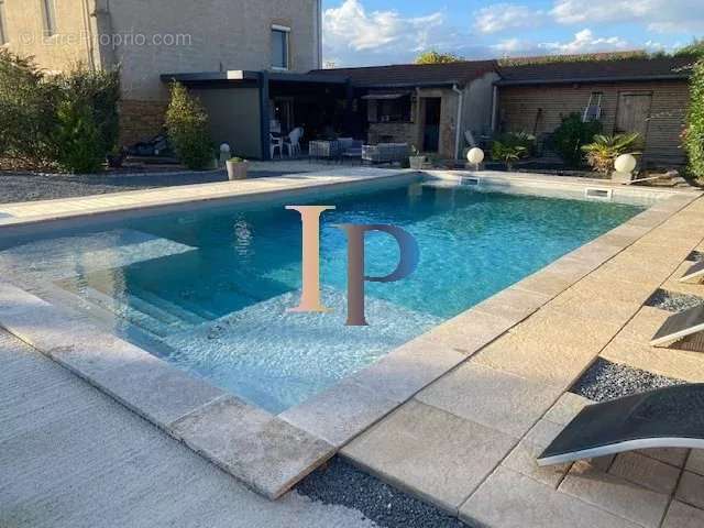 Maison à POUILLY-SOUS-CHARLIEU