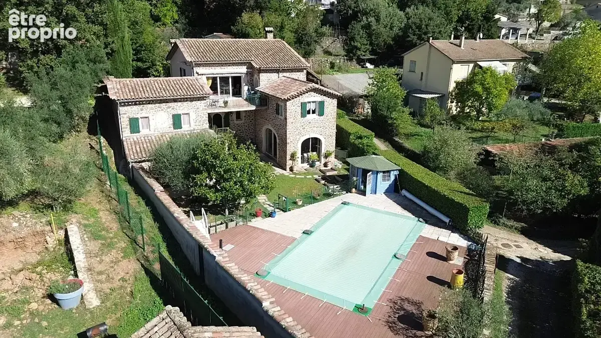 Mas rénové de 195m2 avec 1750m2 de terrain avec vue dégagée - photo 2