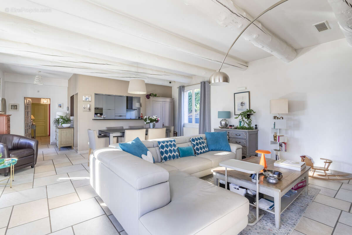 Maison à SIMIANE-COLLONGUE