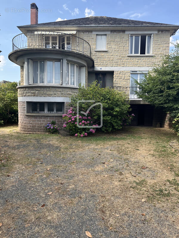 Maison à OBJAT