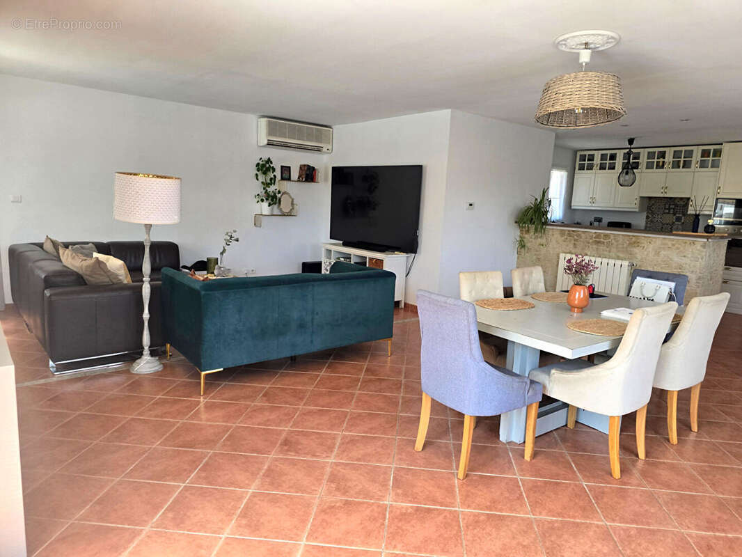 LA BOUILLADISSE - Villa T5/6 de 145m² s/ 1297m² de jardin - photo 5