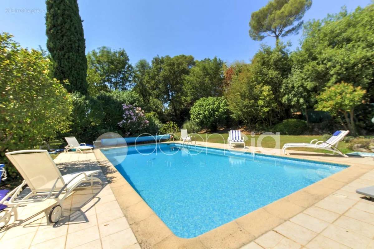 Maison à ROQUEFORT-LES-PINS